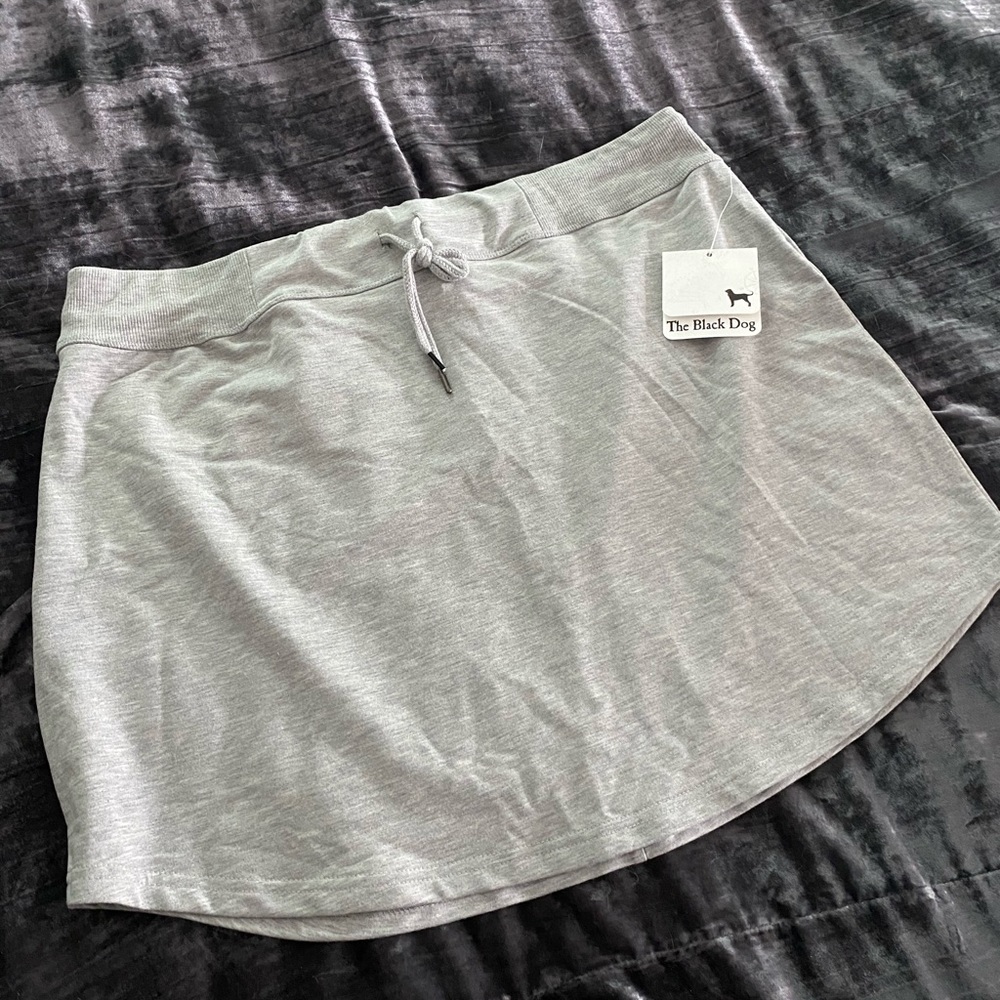 Black Dog Gray Skirt XL